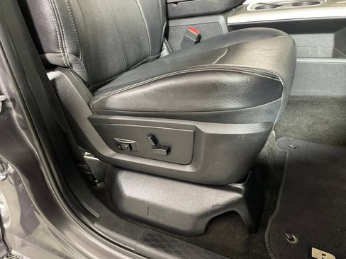 Used 2018 RAM 1500 Laramie w/ Convenience Group AWD/4WD image 25