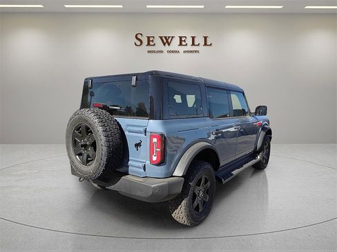 New 2025 Ford Bronco Outer Banks image 4