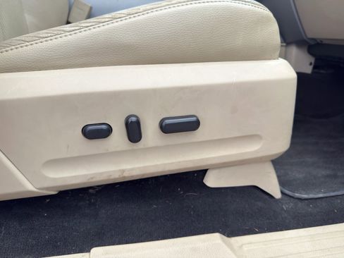 Used 2017 Ford Expedition EL XLT w/ Equipment Group 202A AWD/4WD image 26