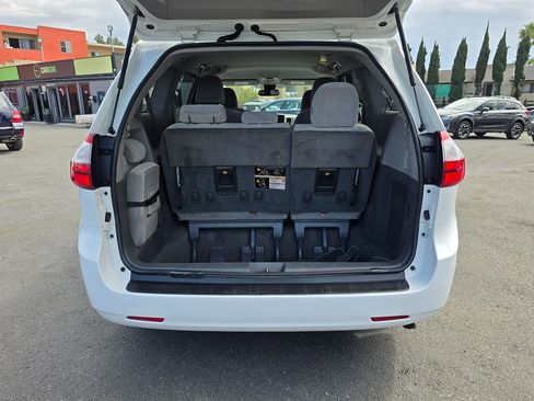 Used 2019 Toyota Sienna LE image 14