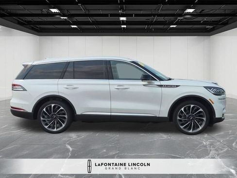 Used 2024 Lincoln Aviator Reserve w/ Equipment Group 201A AWD/4WD image 6