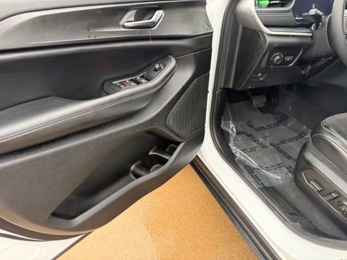 Used 2023 Jeep Grand Cherokee L Laredo AWD/4WD image 17