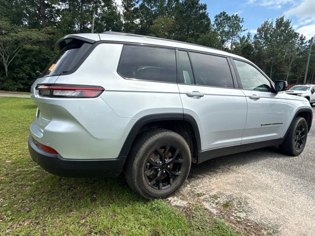 Used 2025 Jeep Grand Cherokee L Altitude RWD image 12