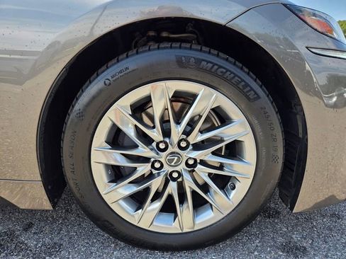 Used 2019 Lexus LS 500 w/ Accessory Package (Z2) RWD image 20