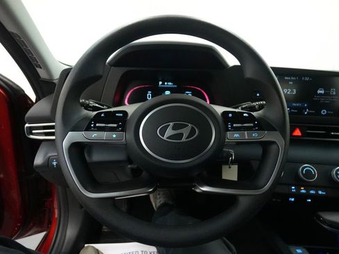 Certified 2025 Hyundai Elantra SE image 36