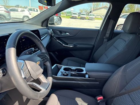 Used 2026 Chevrolet Equinox LT FWD image 25