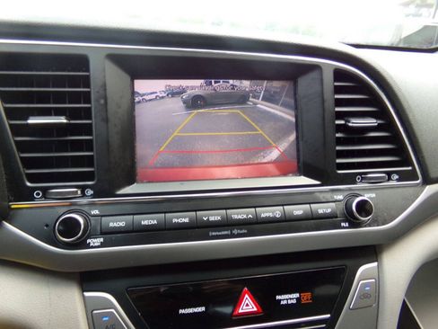 Used 2017 Hyundai Elantra SE FWD image 60