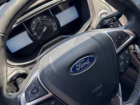 Used 2017 Ford Fusion SE w/ Fusion SE Technology Package AWD/4WD image 10