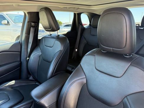 Used 2021 Jeep Cherokee Latitude Plus w/ Sun & Sound Group image 11