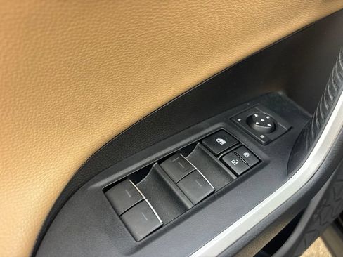 Used 2022 Toyota RAV4 Limited FWD image 11