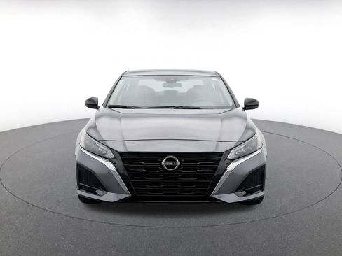 Used 2025 Nissan Altima 2.5 SV FWD image 2