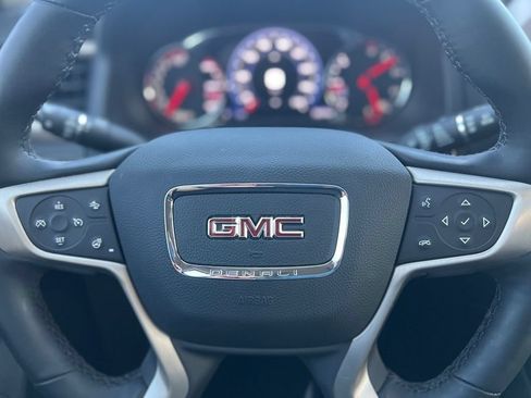 Used 2023 GMC Acadia Denali w/ Denali Technology Package FWD image 12