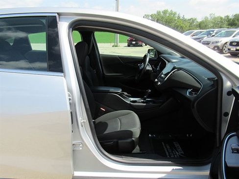 Used 2018 Chevrolet Malibu LT image 13