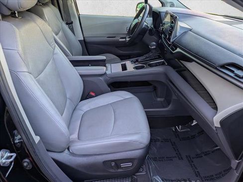 Used 2024 Toyota Sienna Limited image 23