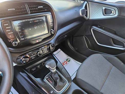 Used 2022 Kia Soul LX w/ Technology Package image 19