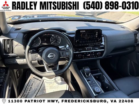 Used 2023 Nissan Pathfinder SL AWD/4WD image 13