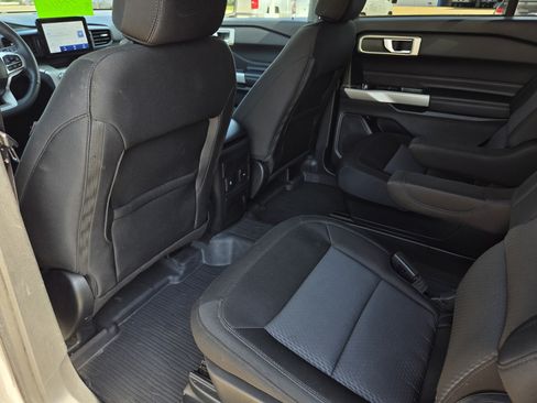 Used 2024 Ford Explorer XLT AWD/4WD image 32