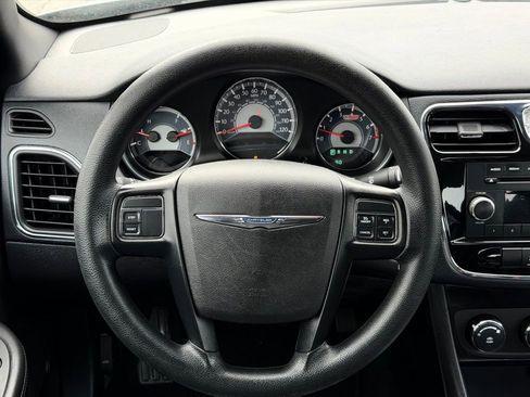 Used 2014 Chrysler 200 LX FWD image 5