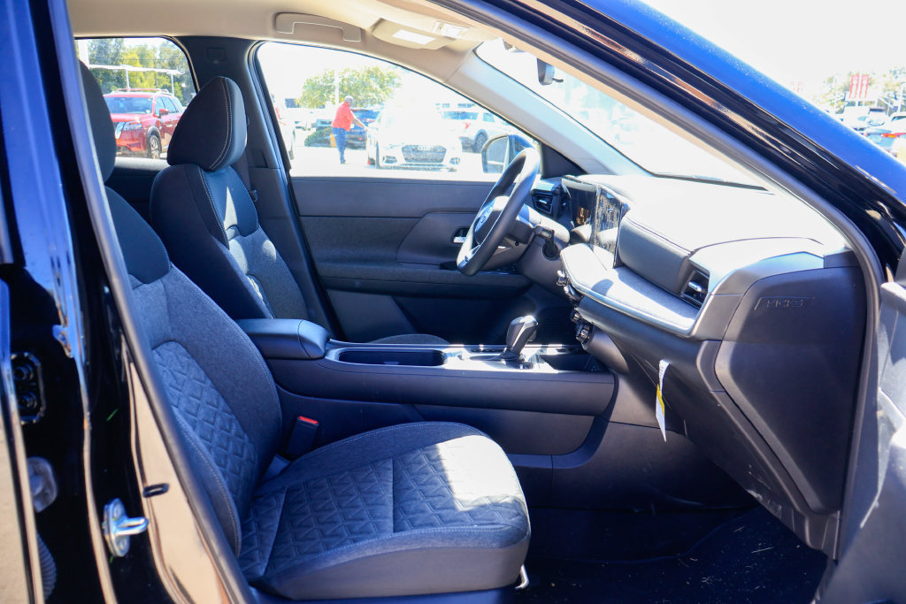 Used 2026 Nissan Kicks SV w/ Cold Weather Package AWD/4WD image 8