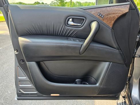Used 2017 INFINITI QX80 4WD w/ All Season Package image 12