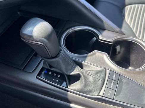 Used 2024 Toyota Camry SE image 21