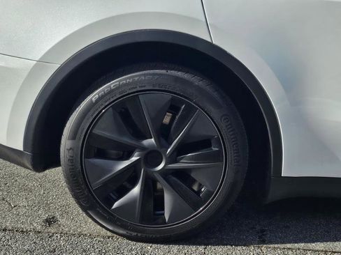 Used 2025 Tesla Model Y Long Range image 15