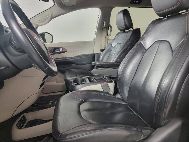 Used 2017 Chrysler Pacifica Touring-L FWD image 13