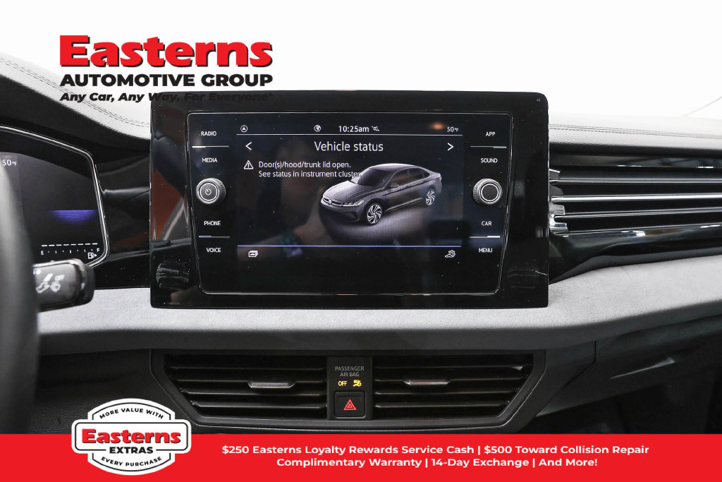 Used 2025 Volkswagen Jetta SE FWD image 13