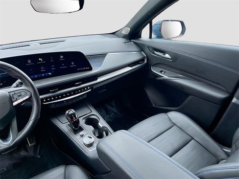 Used 2024 Cadillac XT4 Sport image 25