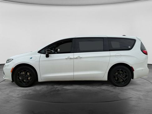 Used 2024 Chrysler Pacifica Limited FWD image 5