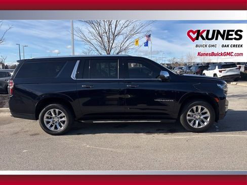Used 2023 Chevrolet Suburban Premier image 4