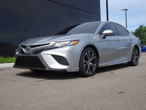 Used 2019 Toyota Camry SE FWD image 26