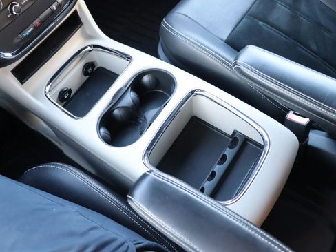 Used 2017 Dodge Grand Caravan SXT image 26