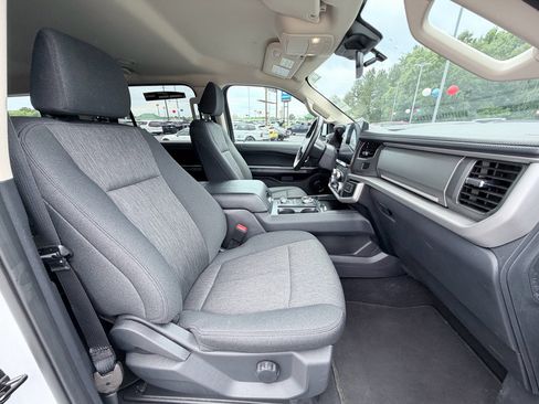 Used 2024 Ford Expedition XLT AWD/4WD image 25