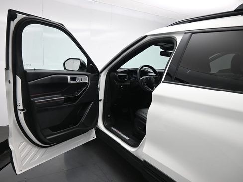 Certified 2023 Ford Explorer ST-Line w/ Class IV Trailer Tow Package AWD/4WD image 9