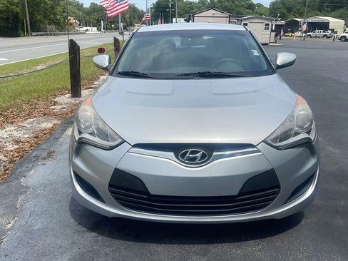 Used 2016 Hyundai Veloster FWD image 2