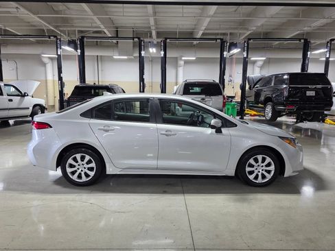 Used 2023 Toyota Corolla LE FWD image 8