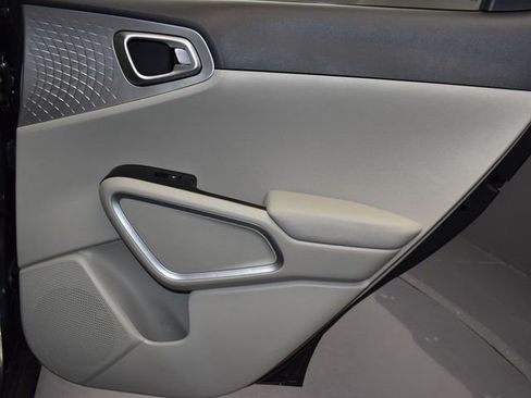 Used 2025 Kia Soul LX image 14