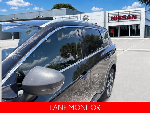 Used 2021 Nissan Rogue SV w/ Premium Package FWD image 13