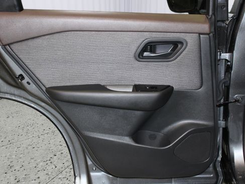 Used 2023 Nissan Rogue S image 38