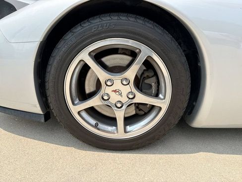 Used 1999 Chevrolet Corvette Coupe w/ Memory Pkg RWD image 17