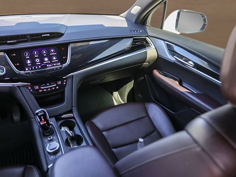 Used 2022 Cadillac XT6 Premium Luxury FWD image 30
