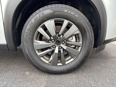 Used 2025 Nissan Pathfinder SV FWD image 32