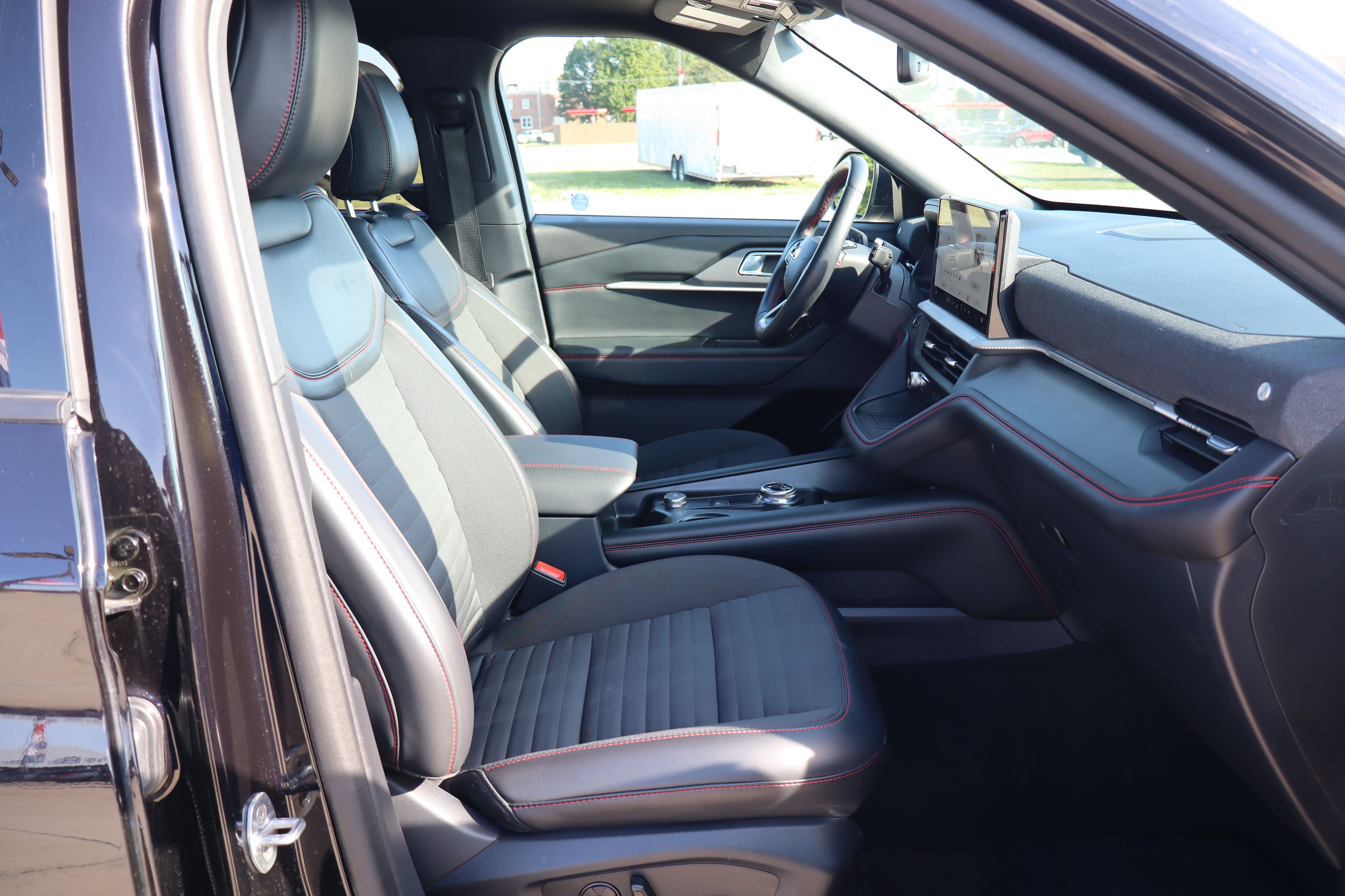 Used 2025 Ford Explorer ST-Line w/ Premium Package AWD/4WD image 14