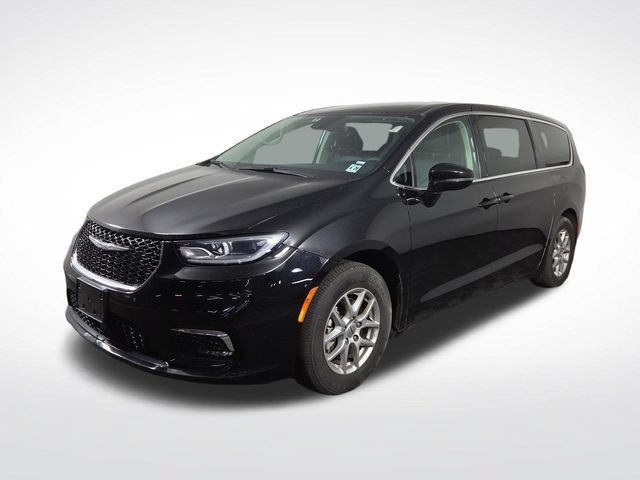 Used 2024 Chrysler Pacifica Touring-L FWD image 2
