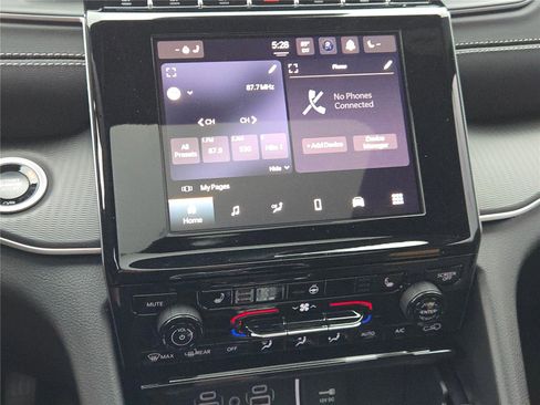 New 2025 Jeep Grand Cherokee Altitude image 29