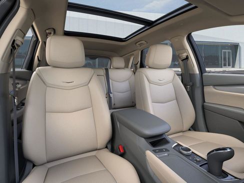 New 2025 Cadillac XT5 Premium Luxury w/ Technology Package FWD image 17