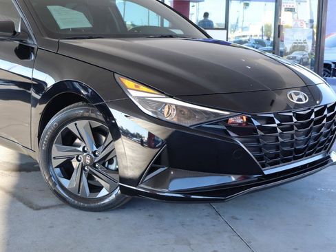 Used 2023 Hyundai Elantra SEL image 2