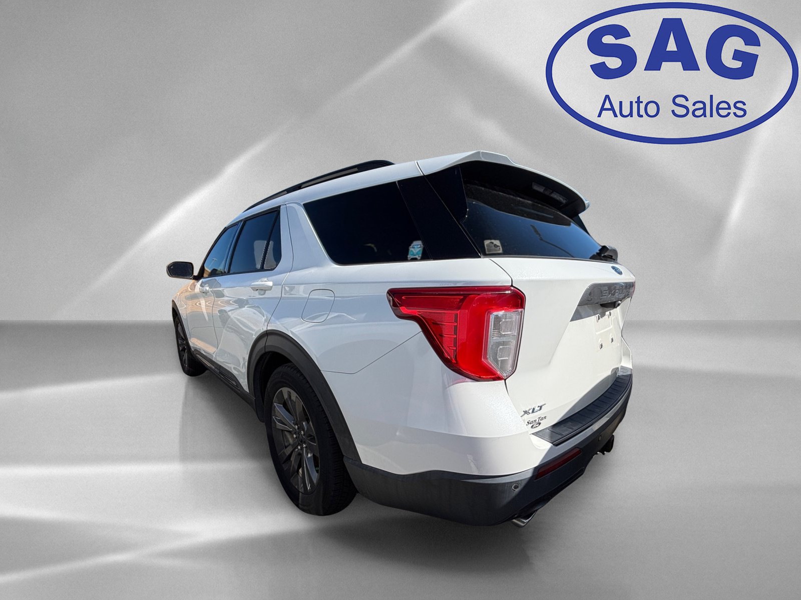Used 2021 Ford Explorer XLT w/ Equipment Group 202A RWD image 4