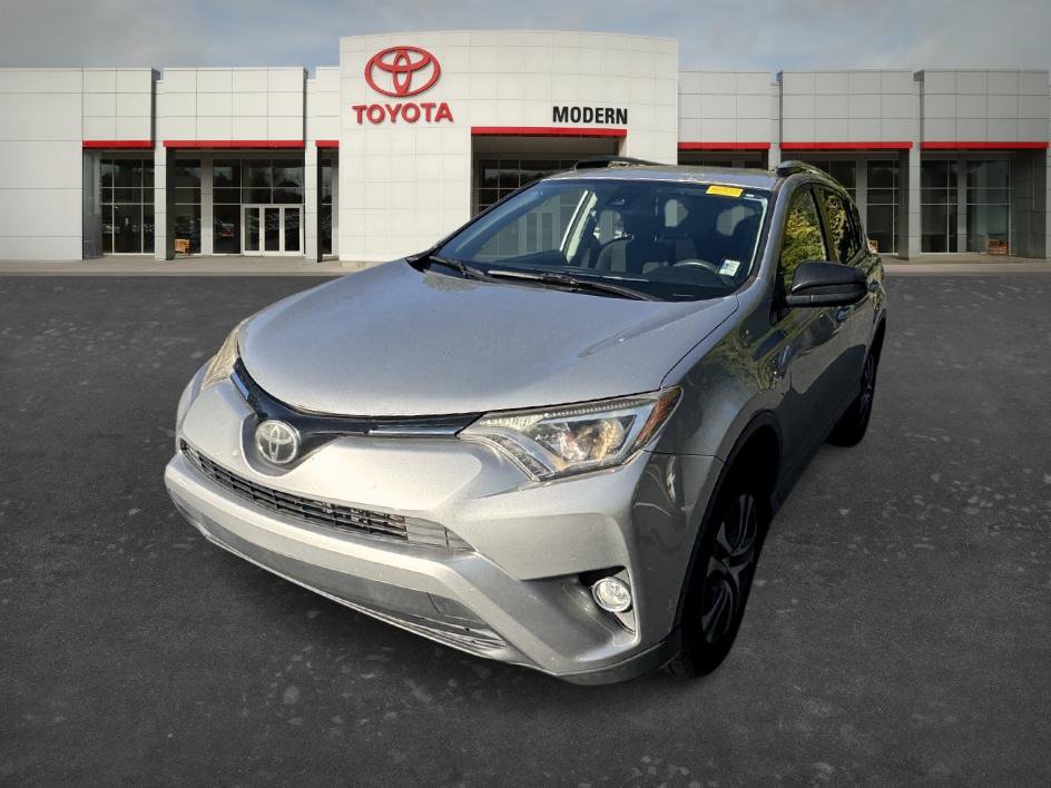Used 2018 Toyota RAV4 LE FWD image 8